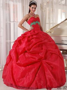 Top Red Quinceaneras Dress with Pick-ups and Appliques in Bello Colombia
