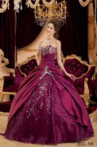 Burgundy Sweetheart Floor-length Dress for Quinceanera with Embroidery in Dumas