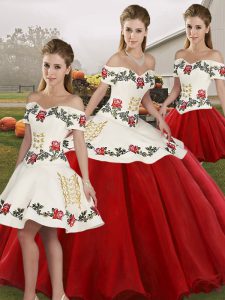 White And Red Off The Shoulder Lace Up Embroidery Quinceanera Gowns Sleeveless