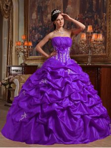 Appliqued Strapless Floor-length Sweet Sixteen Dresses in Purple with Pick-ups