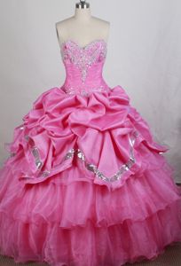 Luxurious Hot Pink Sweetheart-neck Quinces Dresses in Auburn with Beadings
