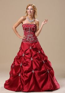 Lace-up Modest Red Long Dress for Quince with Embroidery and Pick-ups