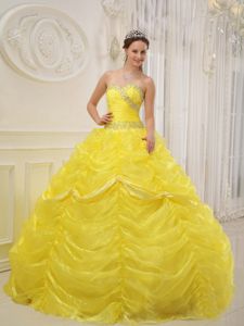 Impressive Sweetheart Ball Gown Beaded Yellow Quince Dresses with Pick-ups