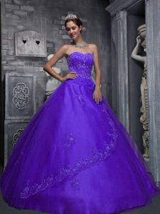 Elegant Sweetheart Purple Floor-length Quinceanera Gown with Appliques
