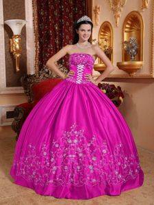 Fuchsia Strapless Floor-length Quinceanera Dress with Embroidery in Tocopilla