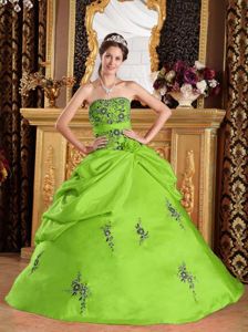 Spring Strapless Taffeta Green Ball Gown Embroidery Sweet Sixteen Dresses