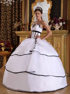 Hot Satin and Organza White Dress For Quinceanera with Appliques