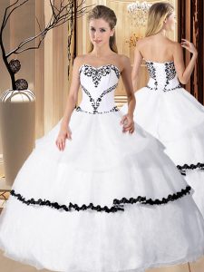 White Sweetheart Neckline Beading and Embroidery Quinceanera Gown Sleeveless Lace Up